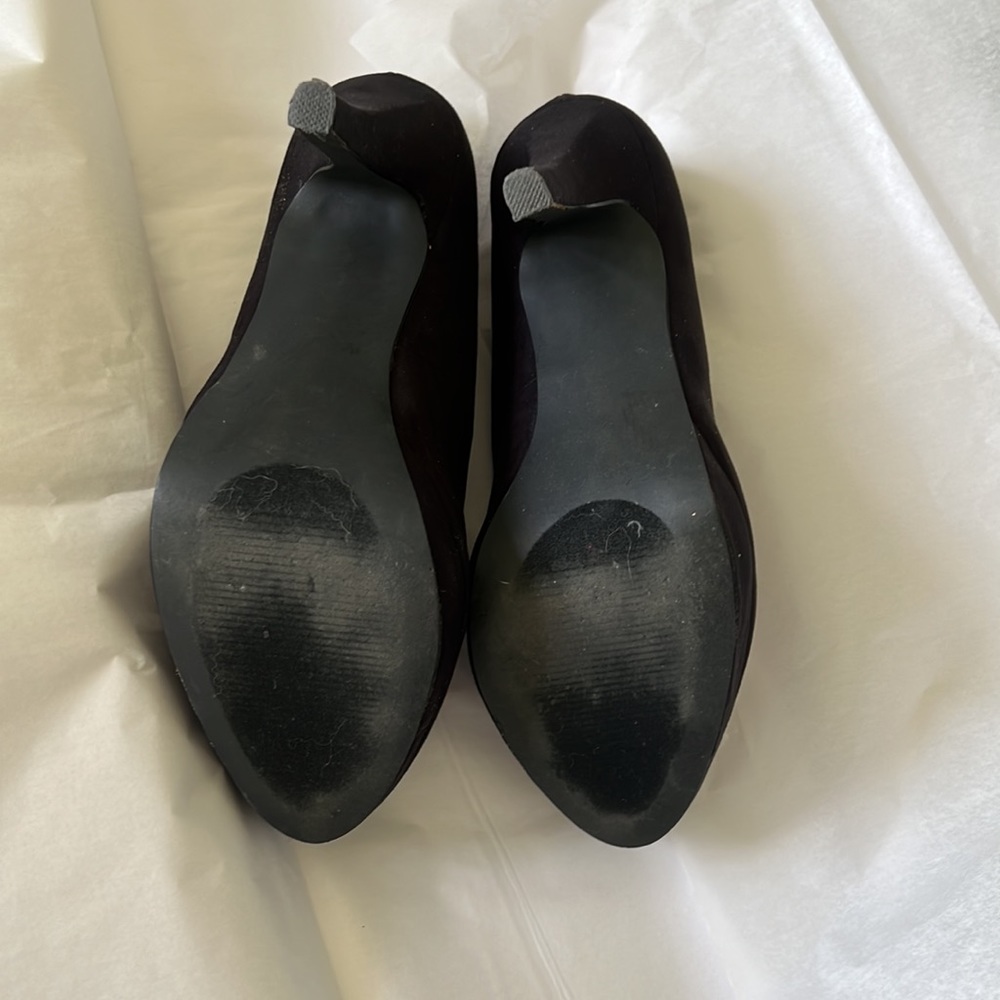 Suede black heels 🖤 - Picture 4 of 5